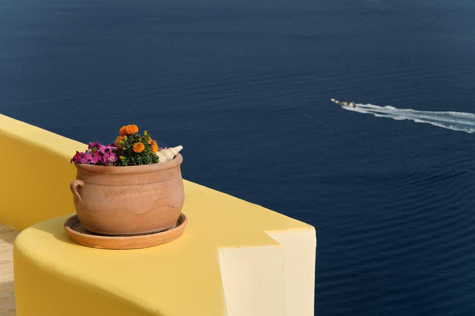 Ilivatos - Elegant Villa On The Caldera'S Edge Oia  Exterior photo